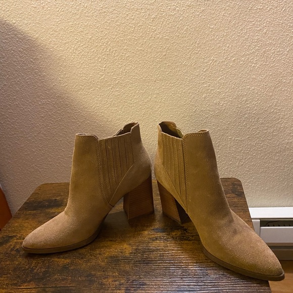 Marc Fisher Suede Ankle Boots 9.5 - Picture 2 of 4